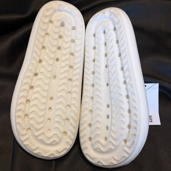 H&M pool slides NWT size 6-7 - Picture 3 of 5